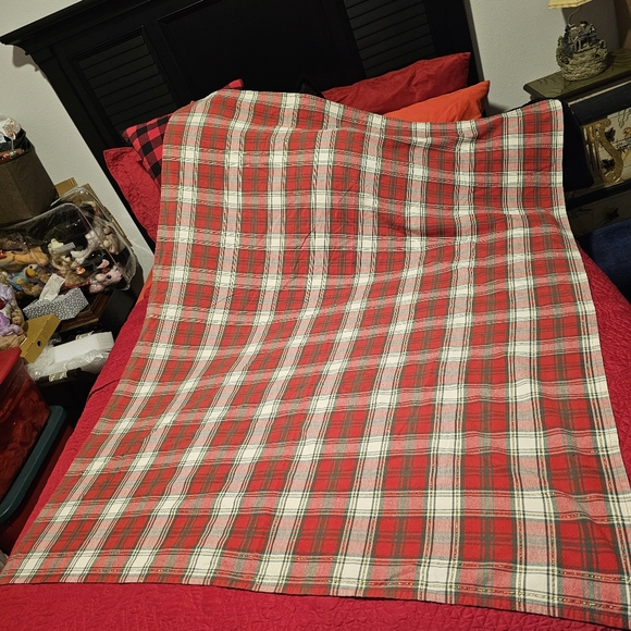 Christmas Plaid Tablecloth Ralph Lauren Vibes L👀K Unbranded 64" x 49" - Picture 3 of 10
